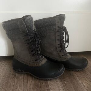 Size 9 Northface winter boots.